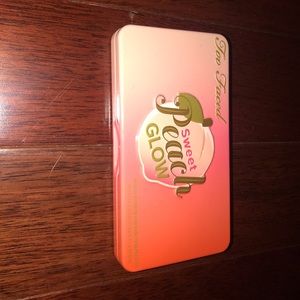 Too faced - peach glow pallet